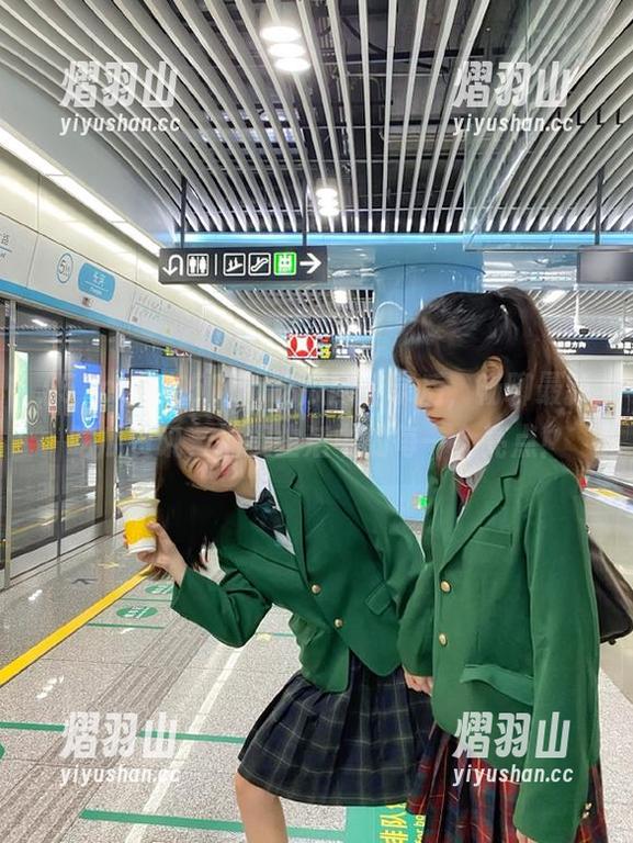 51cg 在51cg吃瓜网登录后,畅聊最新吃瓜资讯,捕捉生活中的每一个亮点!