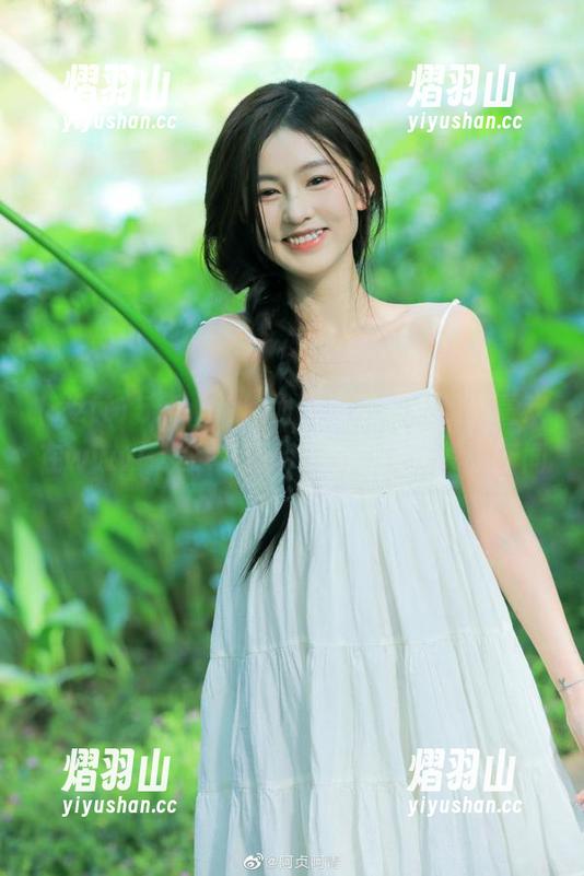 zztt15.com 作为吃瓜王者,我最喜欢在www.zztt15.com观看热辣娱乐新闻
