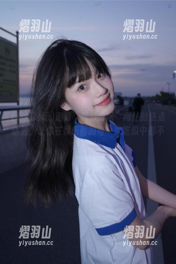 追踪“吃瓜论坛”网站的热点话题，让你在娱乐圈的每一次吃瓜中都不会错过！