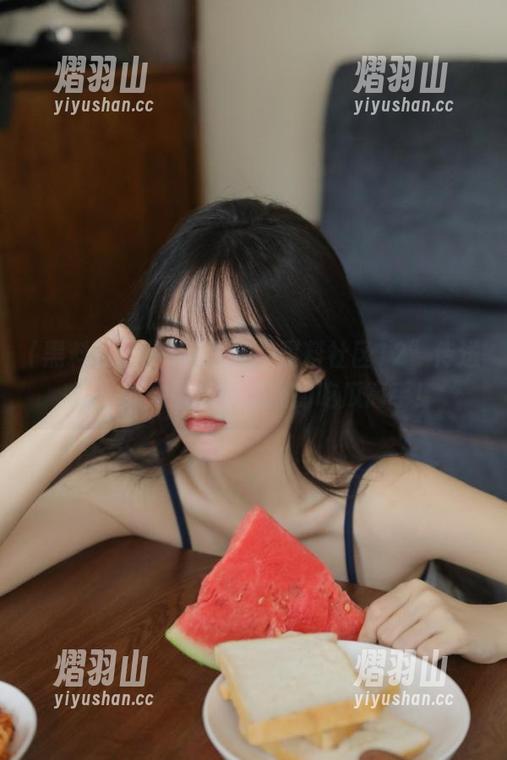 黑料社区 一键进入“黑料社区12”传送门,成为最懂娱乐圈的吃瓜高手!